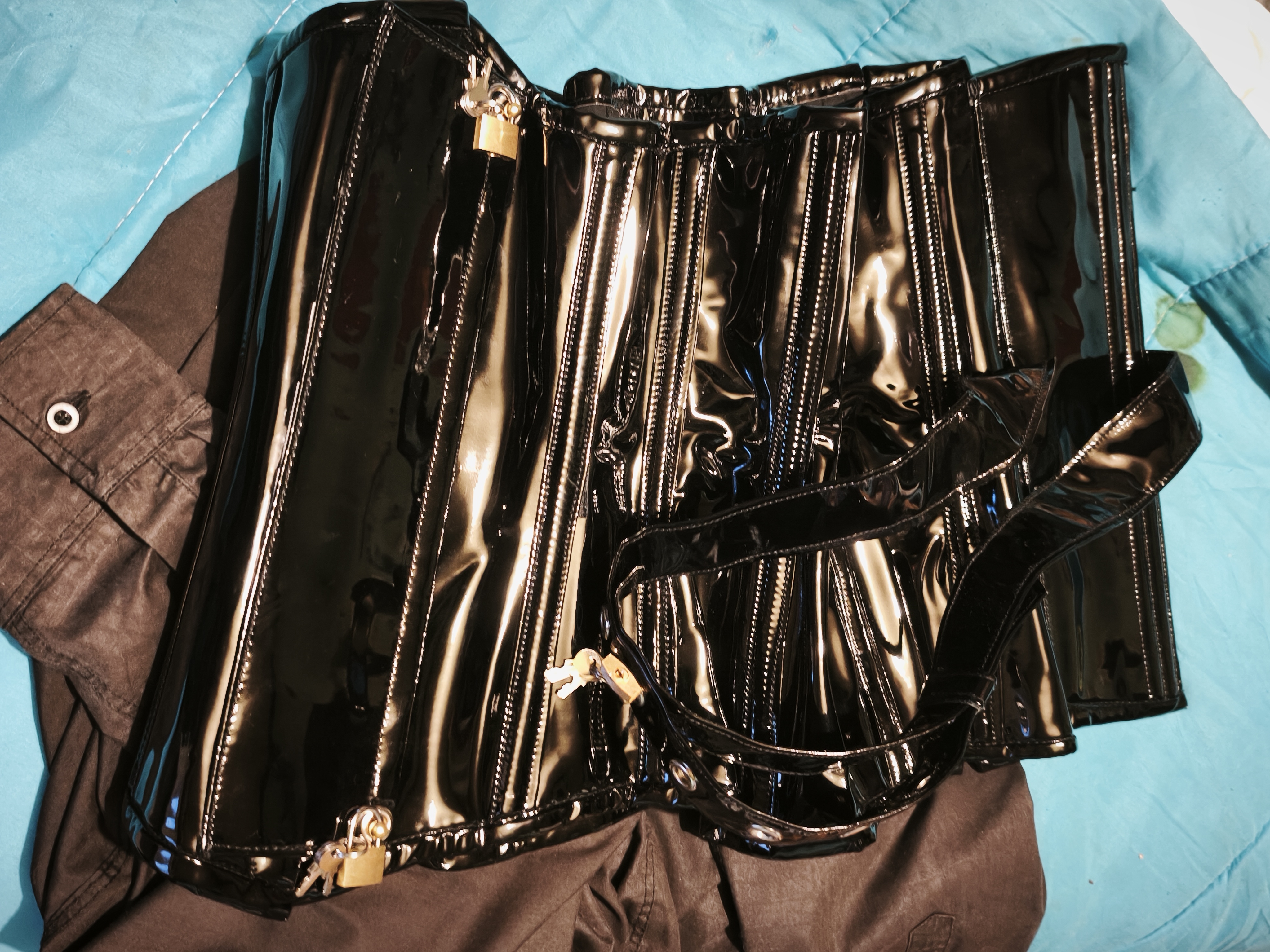 Lockable corset